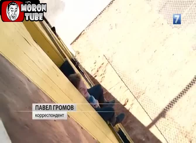 Video :Russia - a reporter inspects a building site's safety net